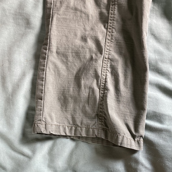 ✨90S VINTAGE LOW RISE GREEN CARGO CAPRIS✨ - Picture 5 of 9